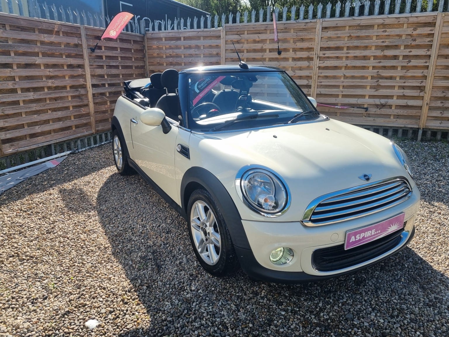 MINI Convertible - image 1 of 18