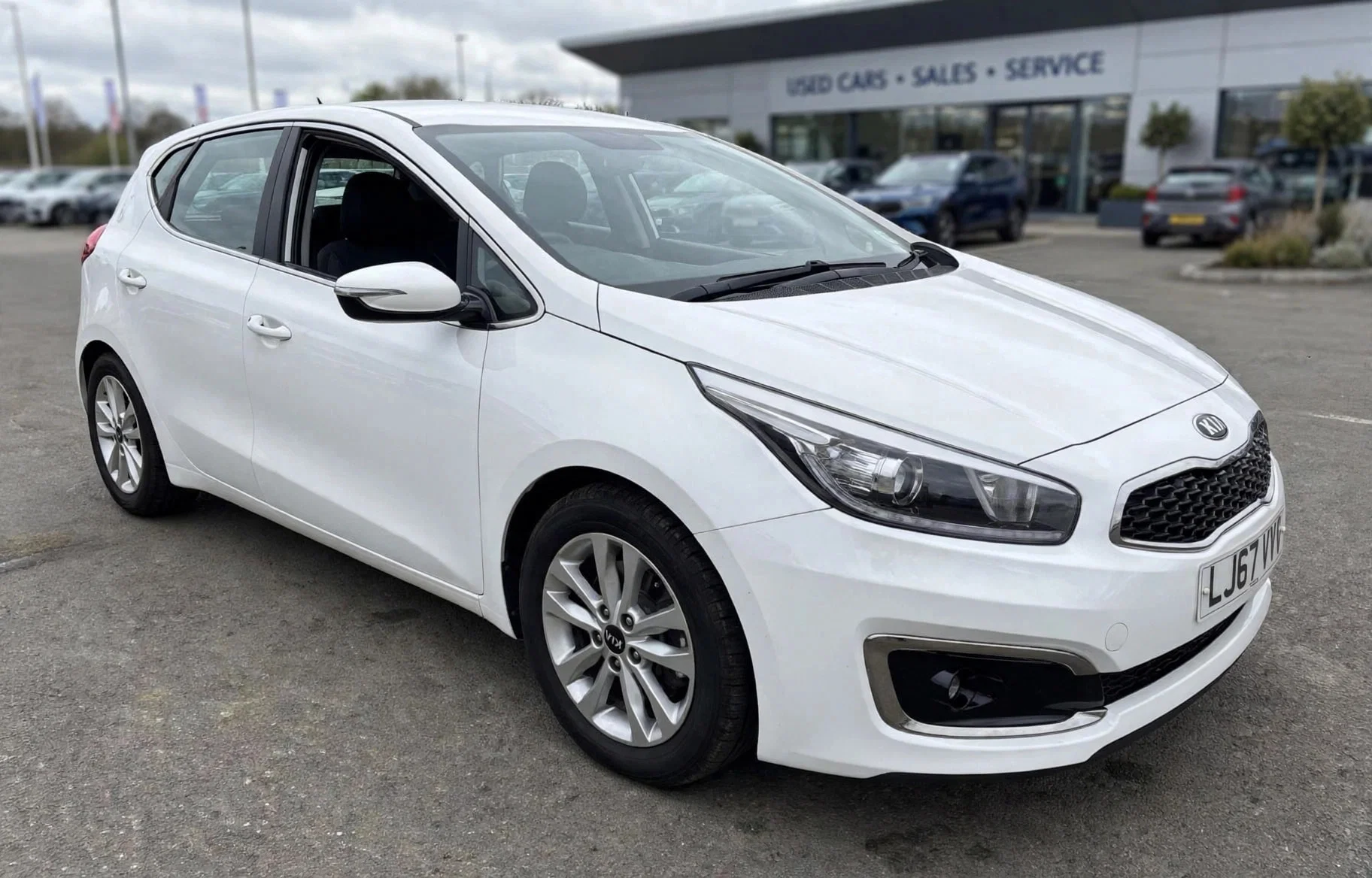 Kia Ceed - image 1 of 2