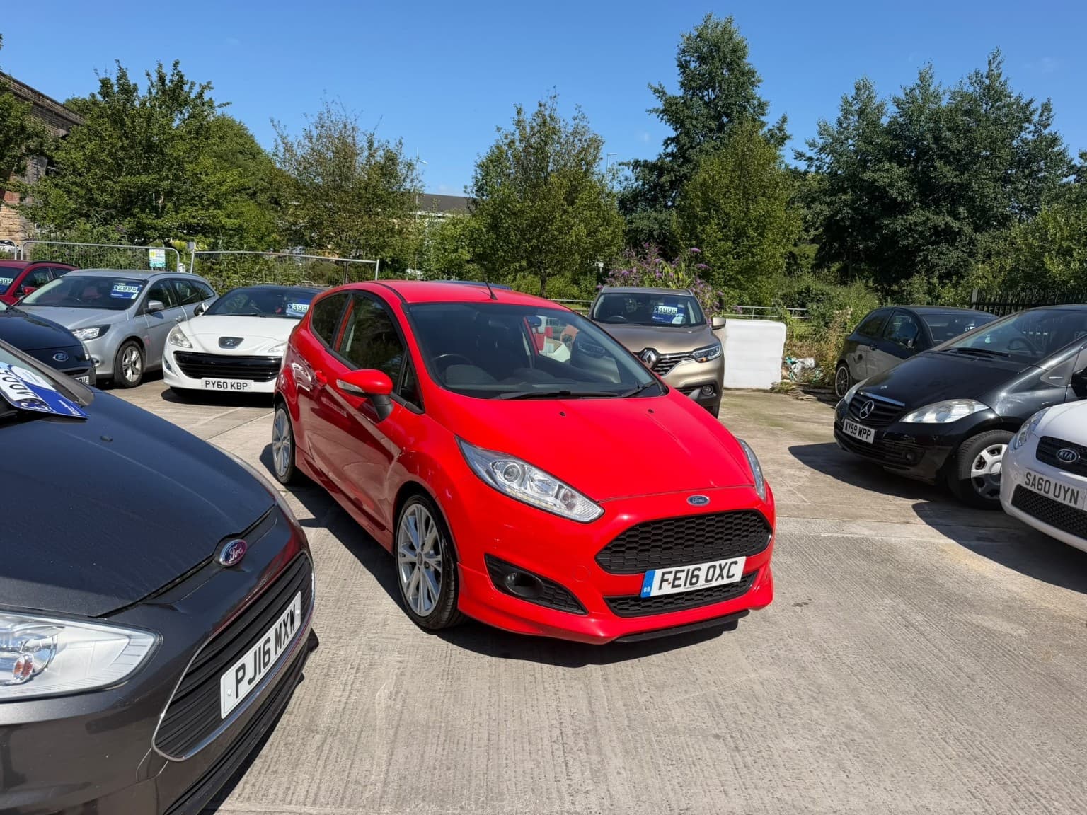 Ford Fiesta - image 1 of 31