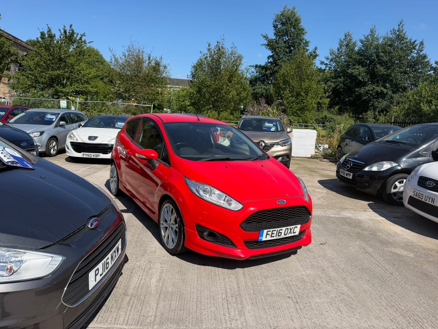 Ford Fiesta - image 1 of 31