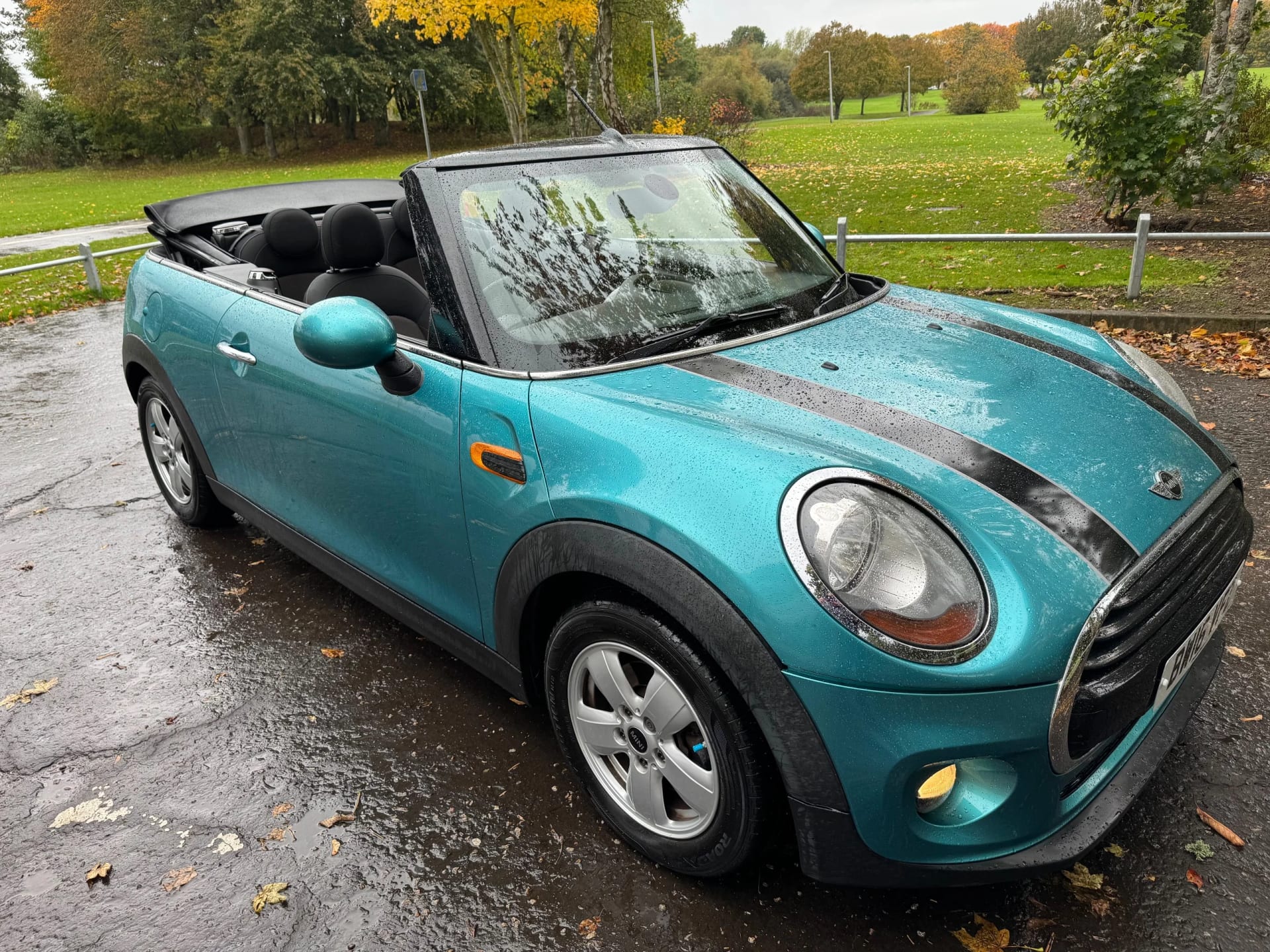 MINI Convertible - image 1 of 27