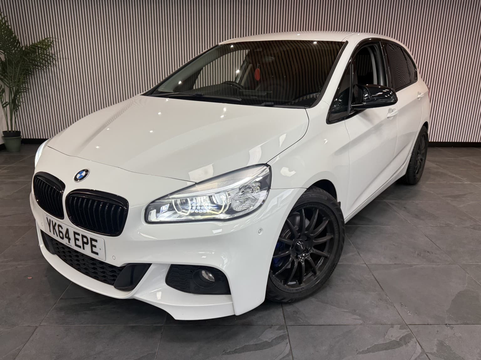 BMW 2 Series Active Tourer - image 1 of 31