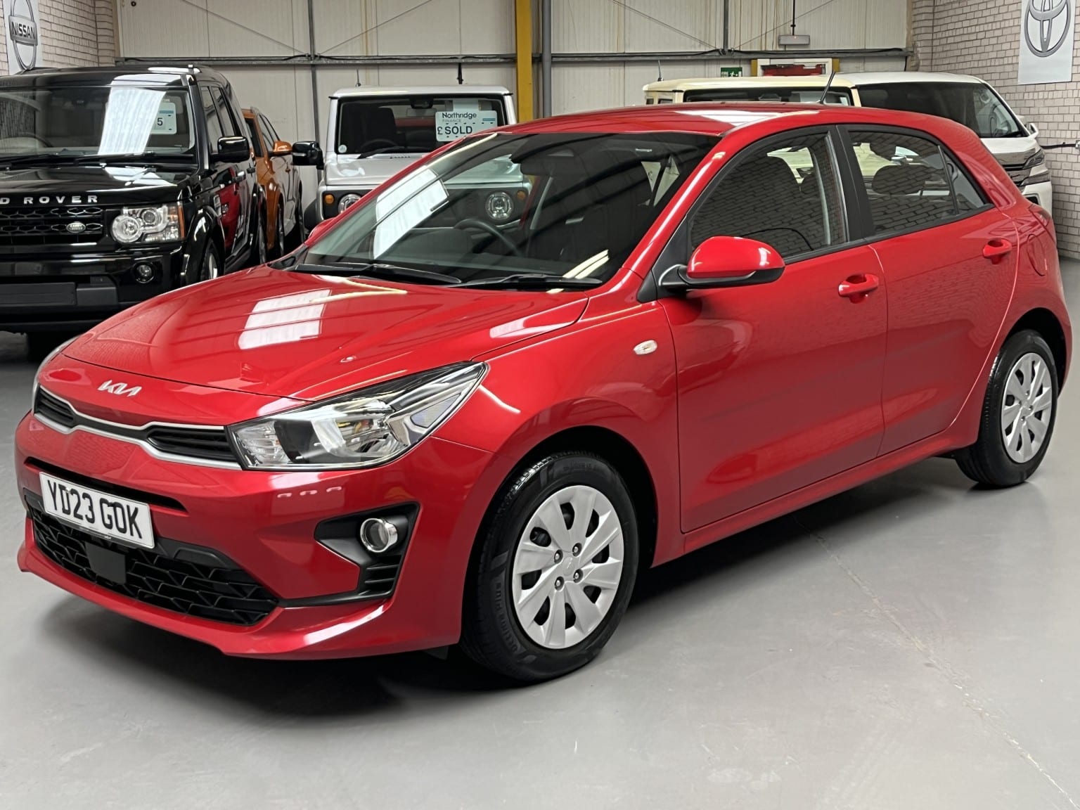 Kia Rio - image 1 of 24