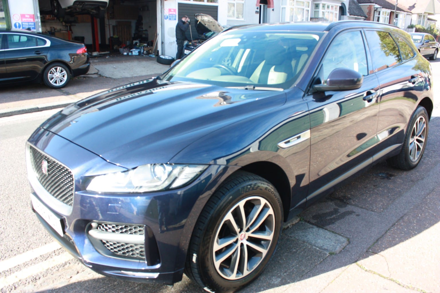 Jaguar F-Pace - image 1 of 21