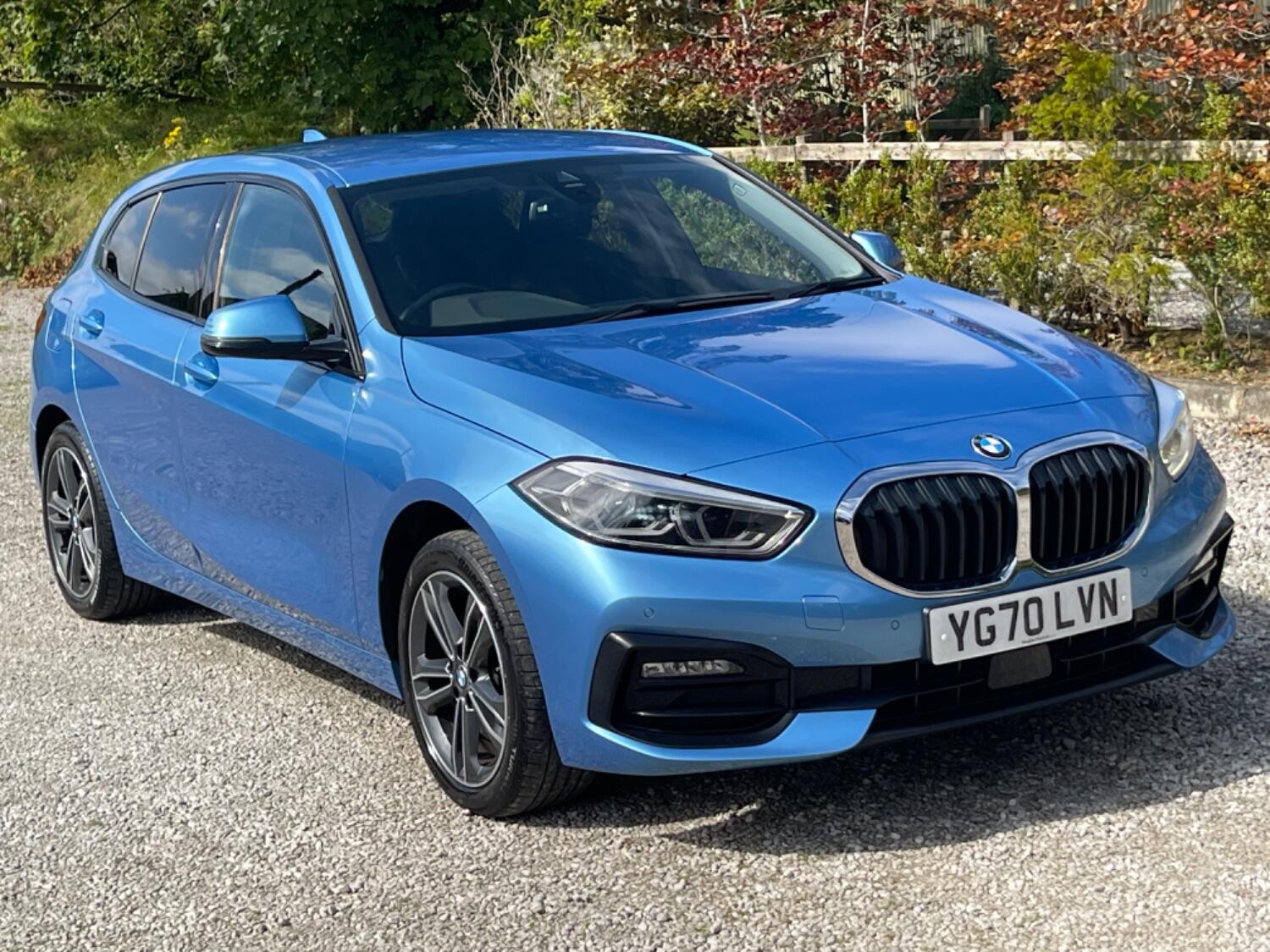 BMW 1 Series - image 1 of 27