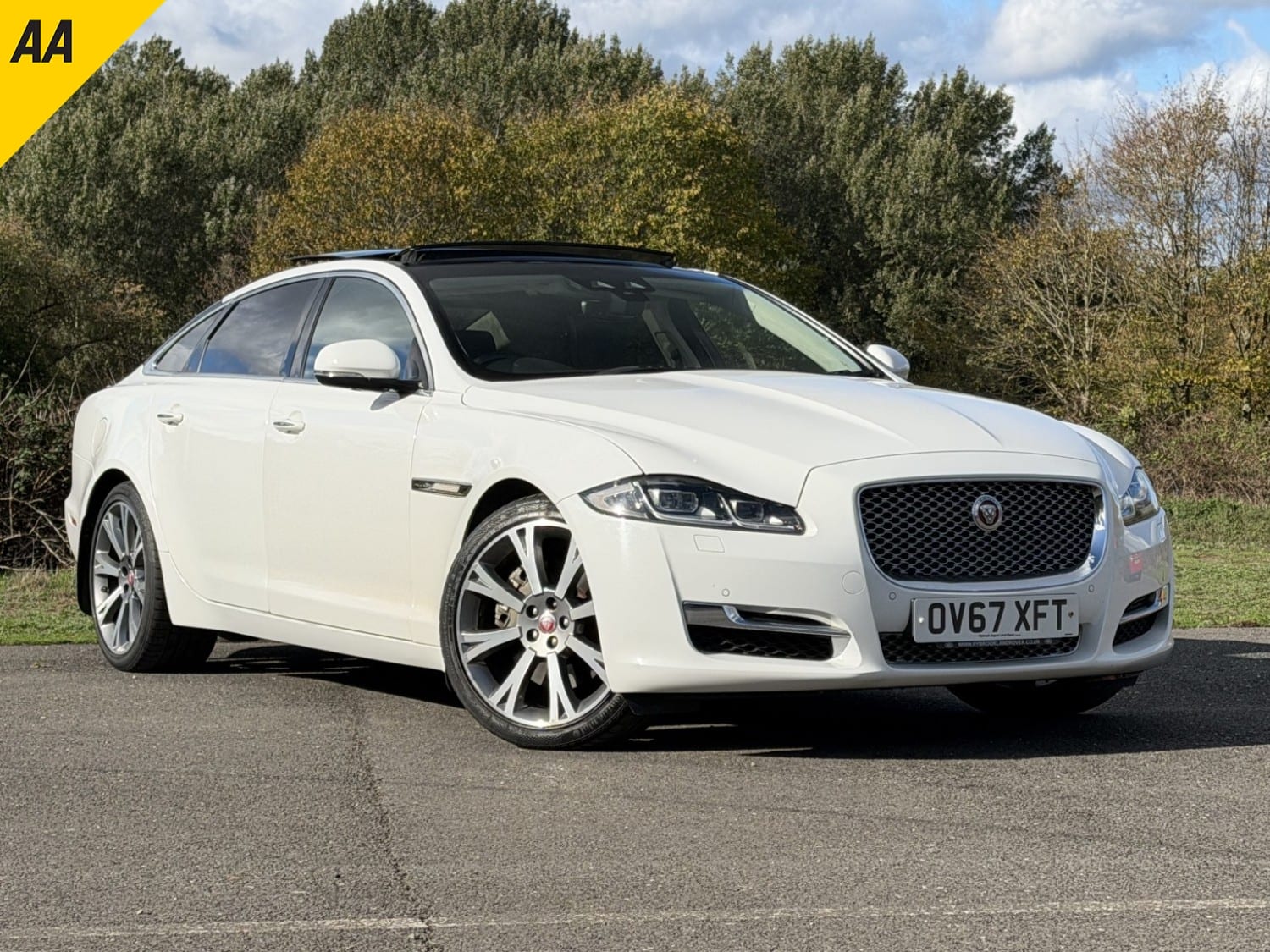 Jaguar XJ - image 1 of 79