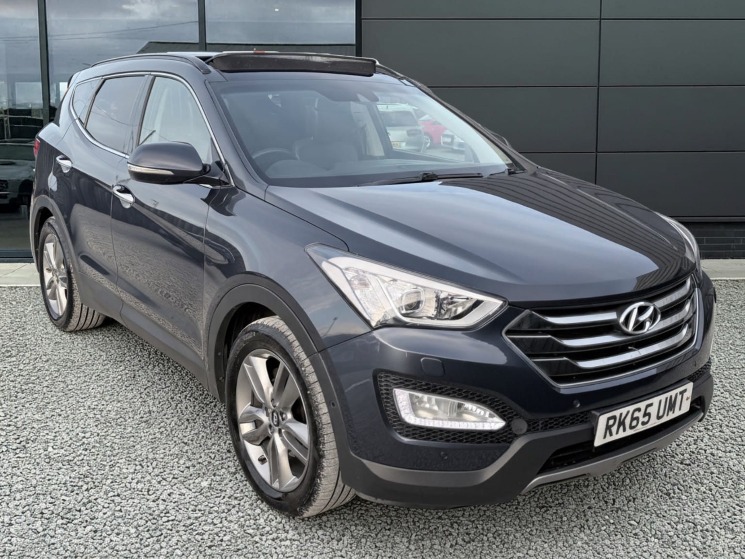 Hyundai Santa Fe - image 1 of 37