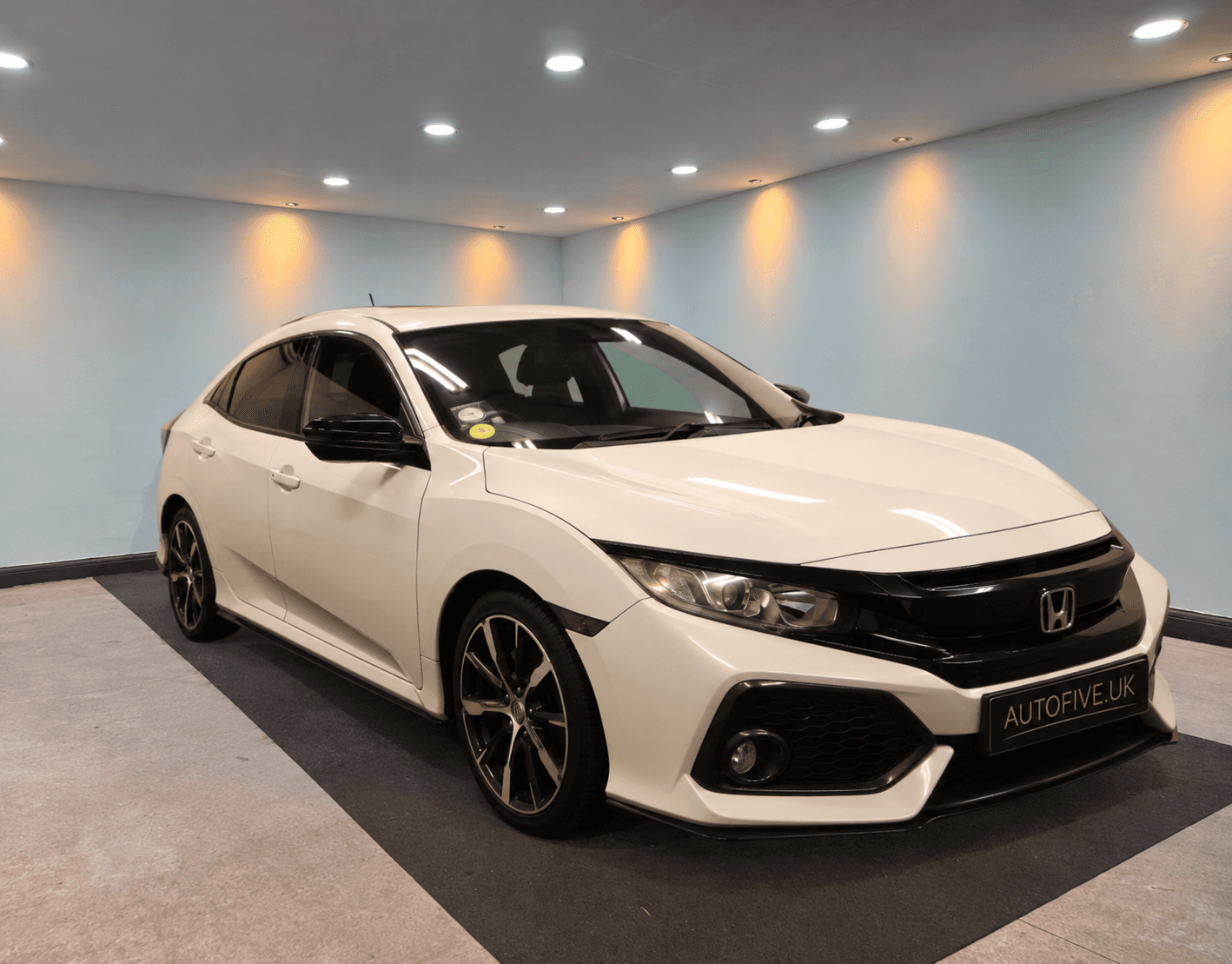 Honda Civic - image 1 of 15