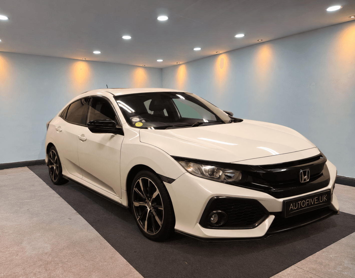 Honda Civic - image 1 of 15