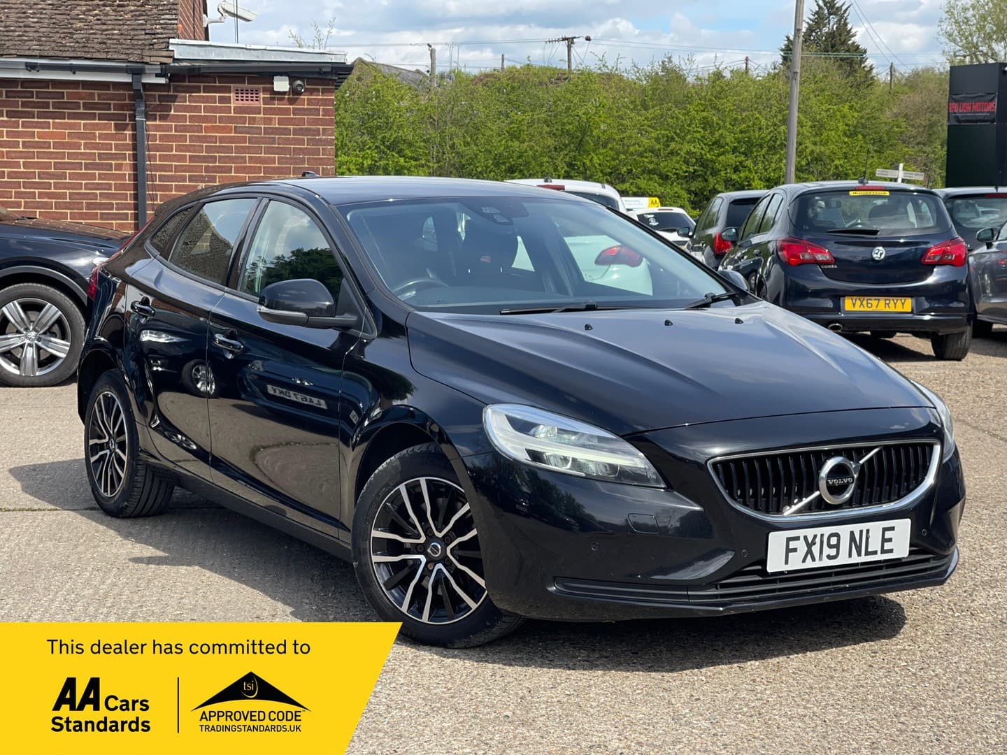 Volvo V40 - image 1 of 59