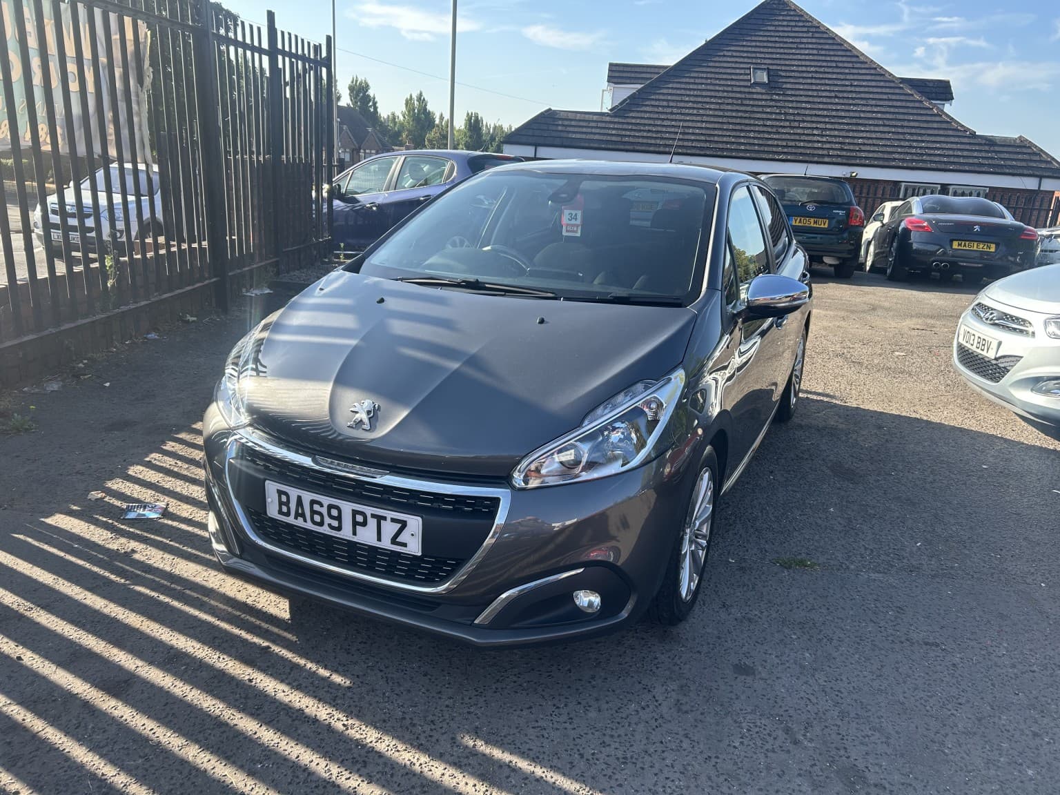 Peugeot 208 - image 1 of 47