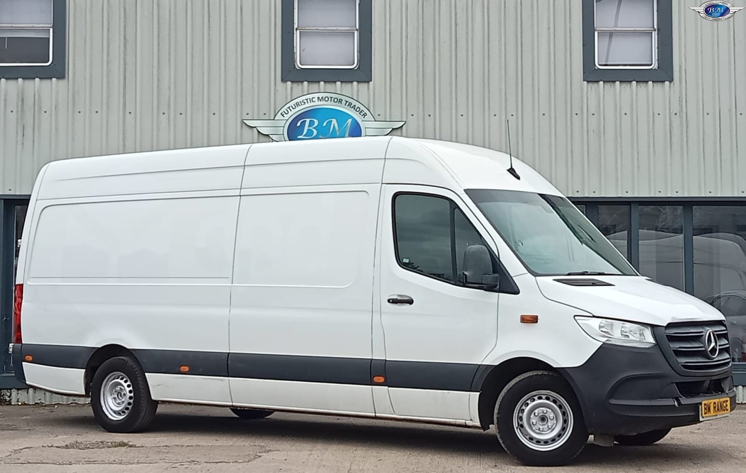 Mercedes-Benz Sprinter - image 1 of 21