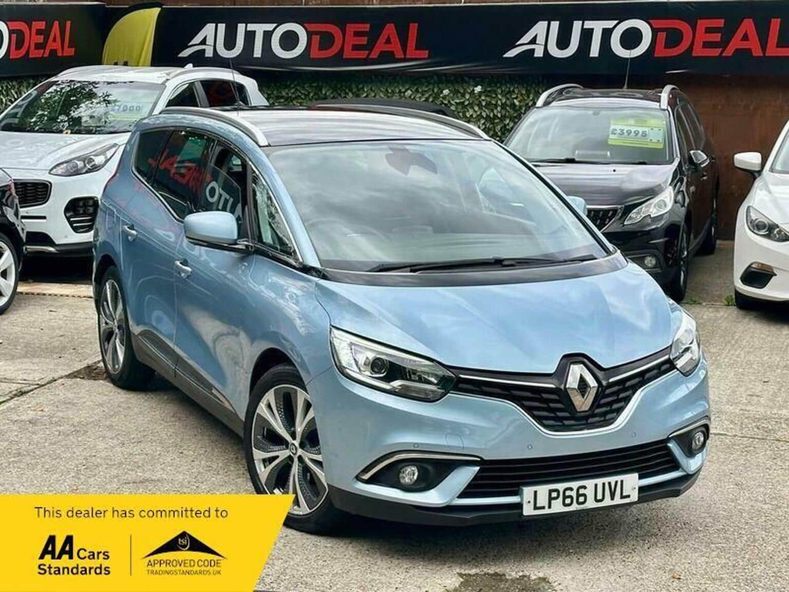 Renault Grand Scenic - image 1 of 59