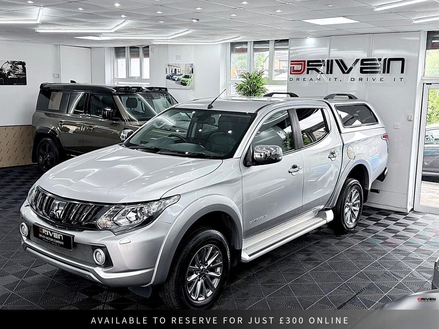 MITSUBISHI L200 - image 1 of 49