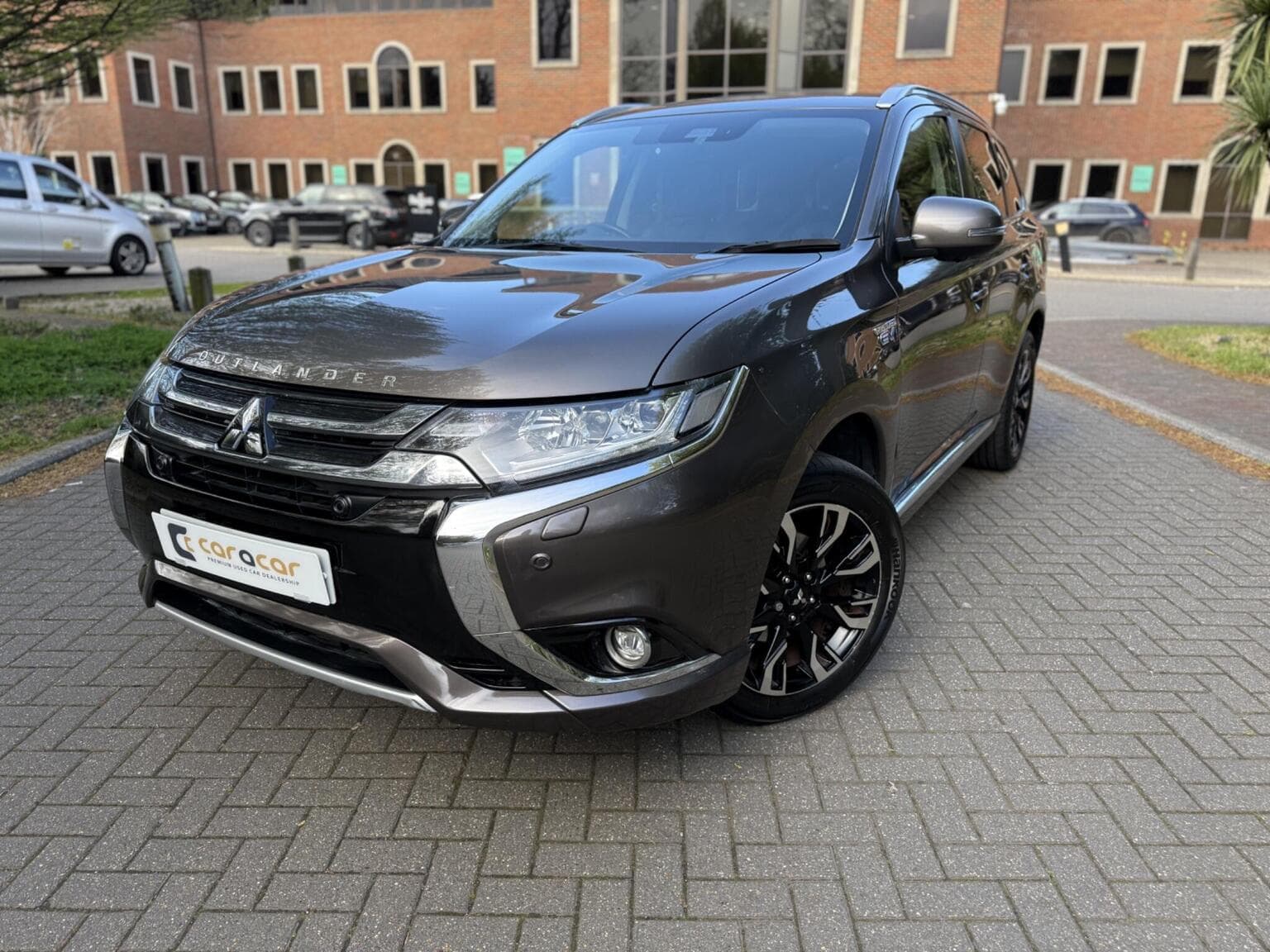 Mitsubishi Outlander - image 1 of 57