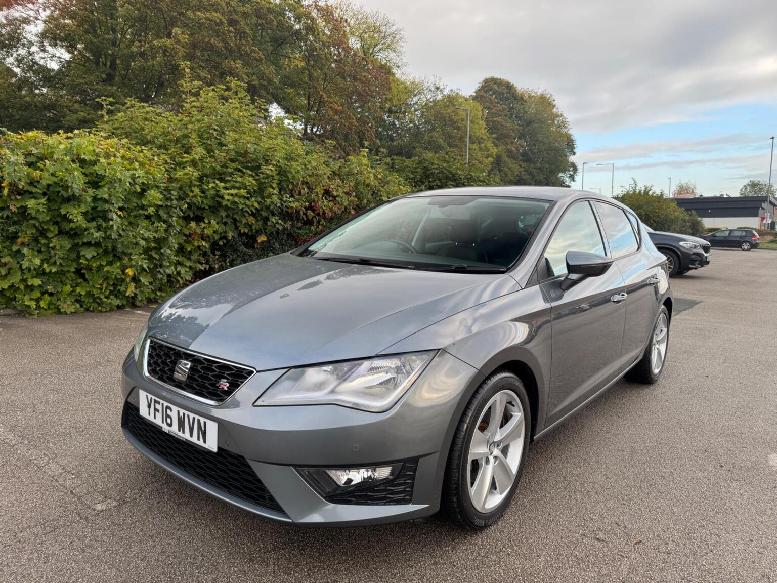 SEAT Leon - image 1 of 51