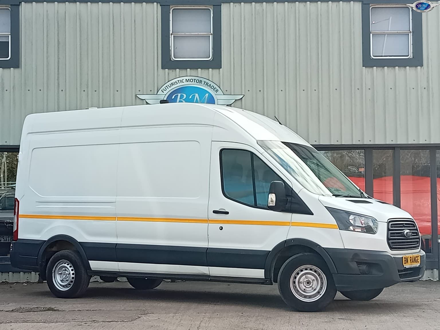 Ford Transit - image 1 of 21