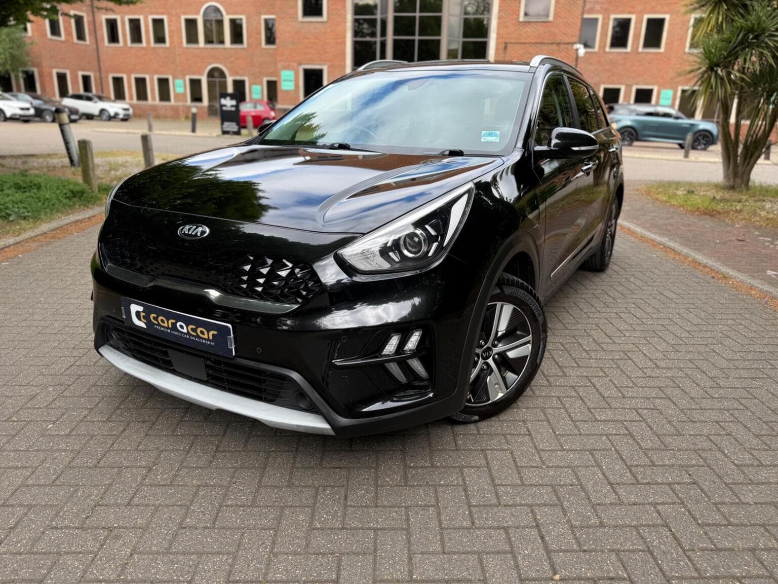 Kia Niro - image 1 of 55