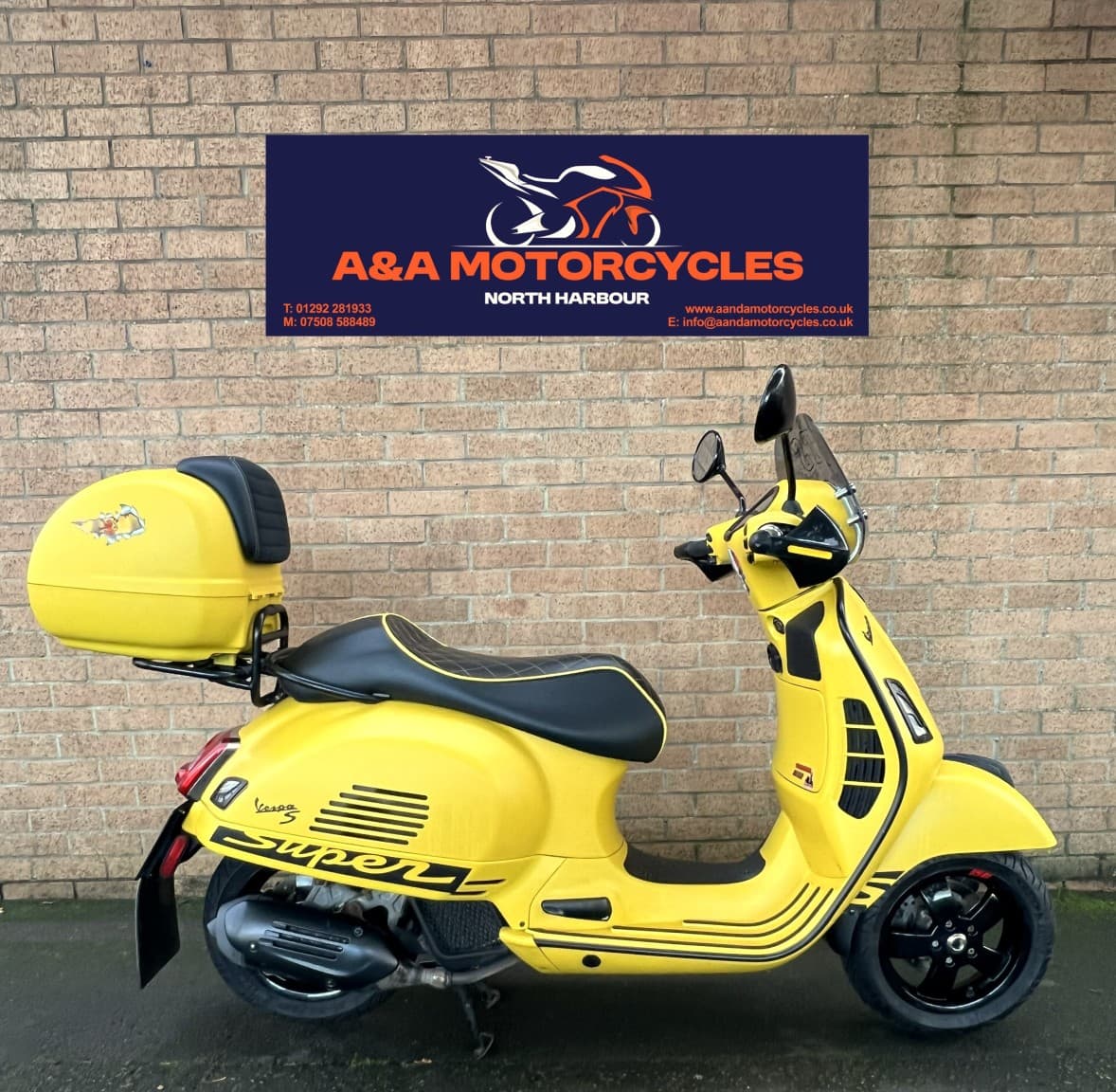 Piaggio Vespa GTS 125 - image 1 of 9
