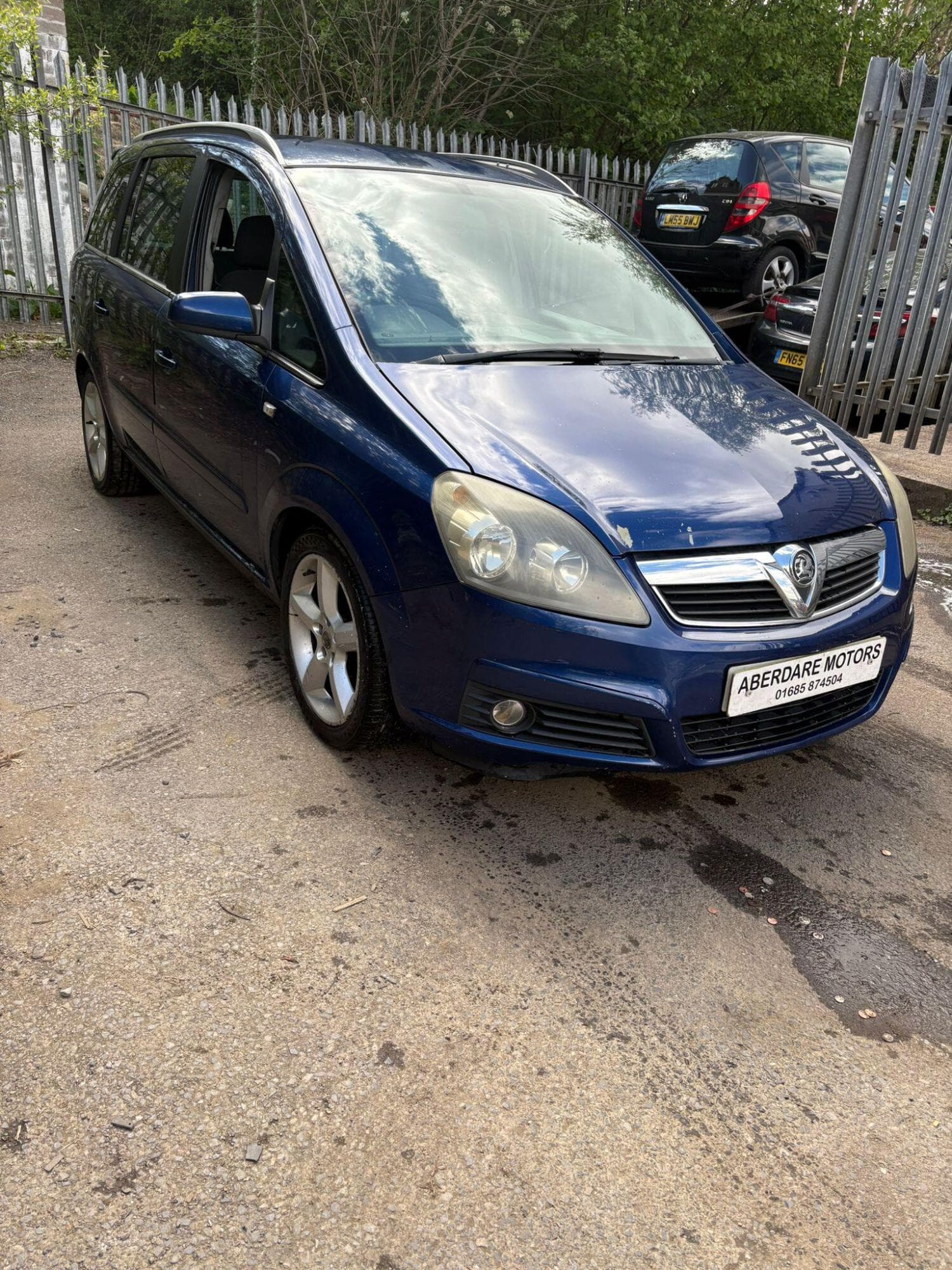 Vauxhall Zafira - image 1 of 13