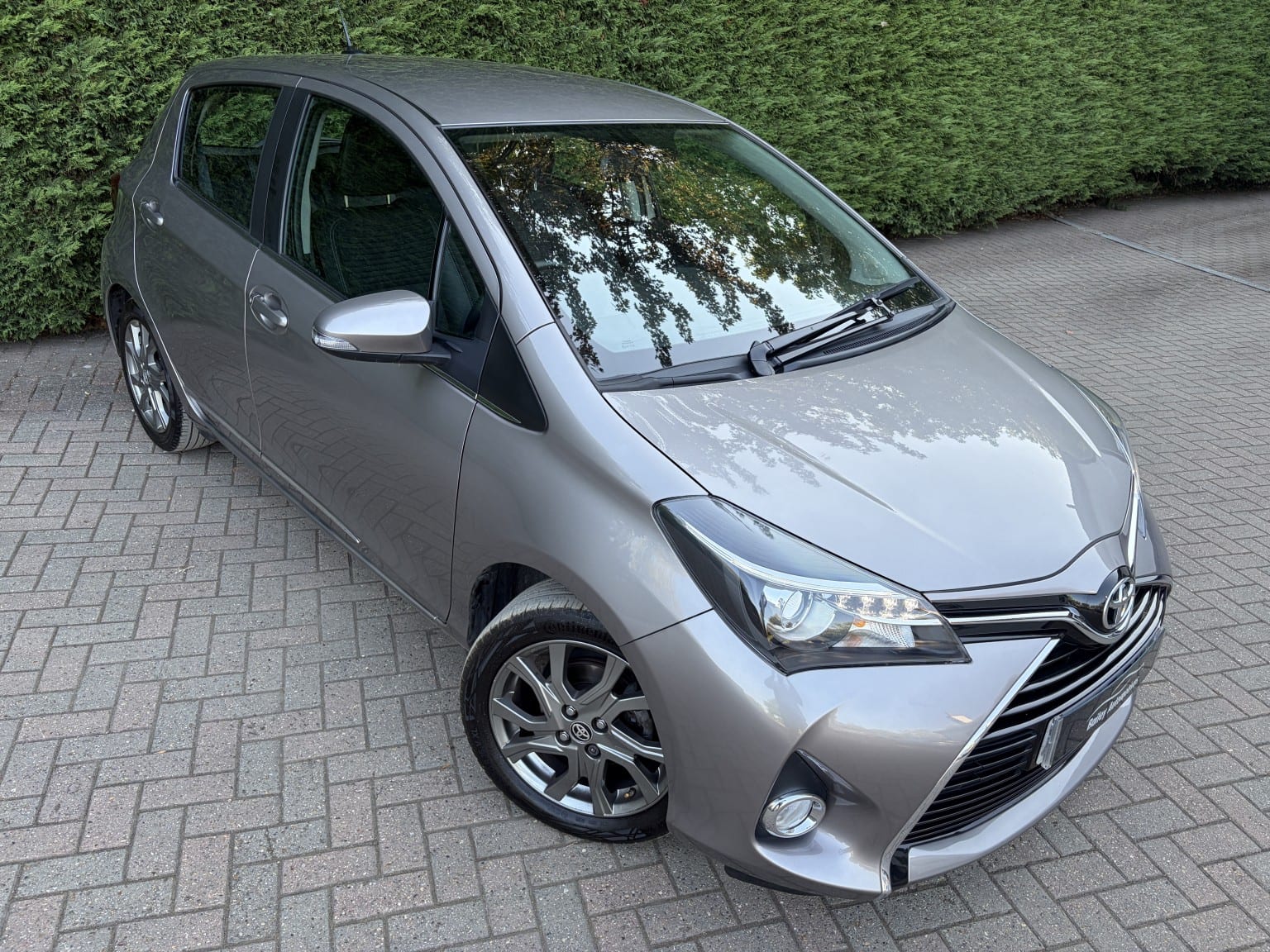 Toyota Yaris - image 1 of 39