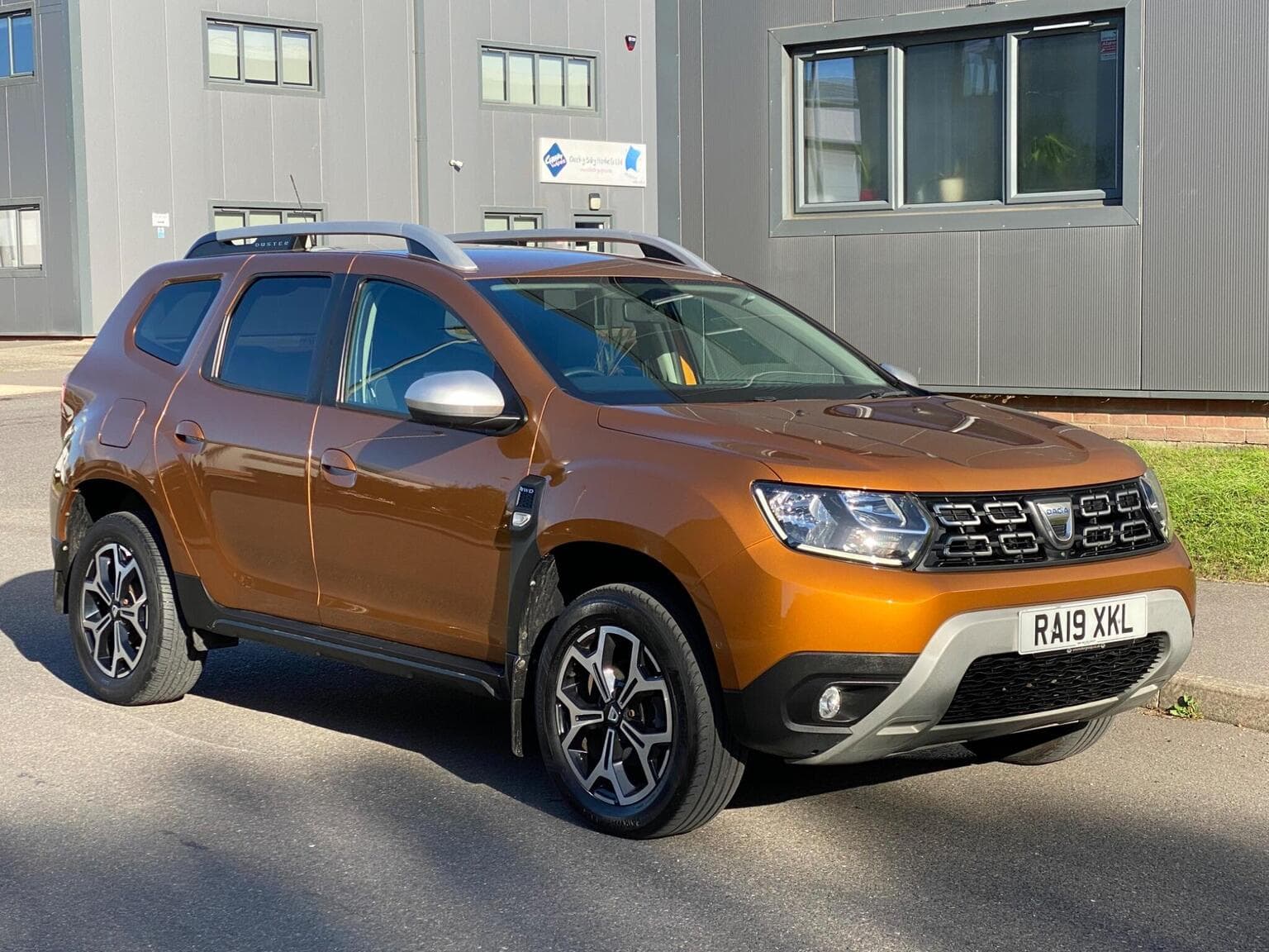 Dacia Duster - image 1 of 6