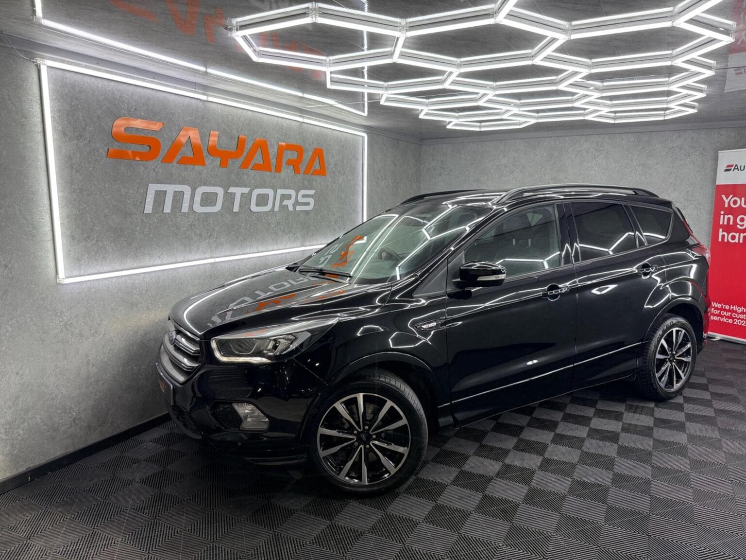 Ford Kuga - image 1 of 37