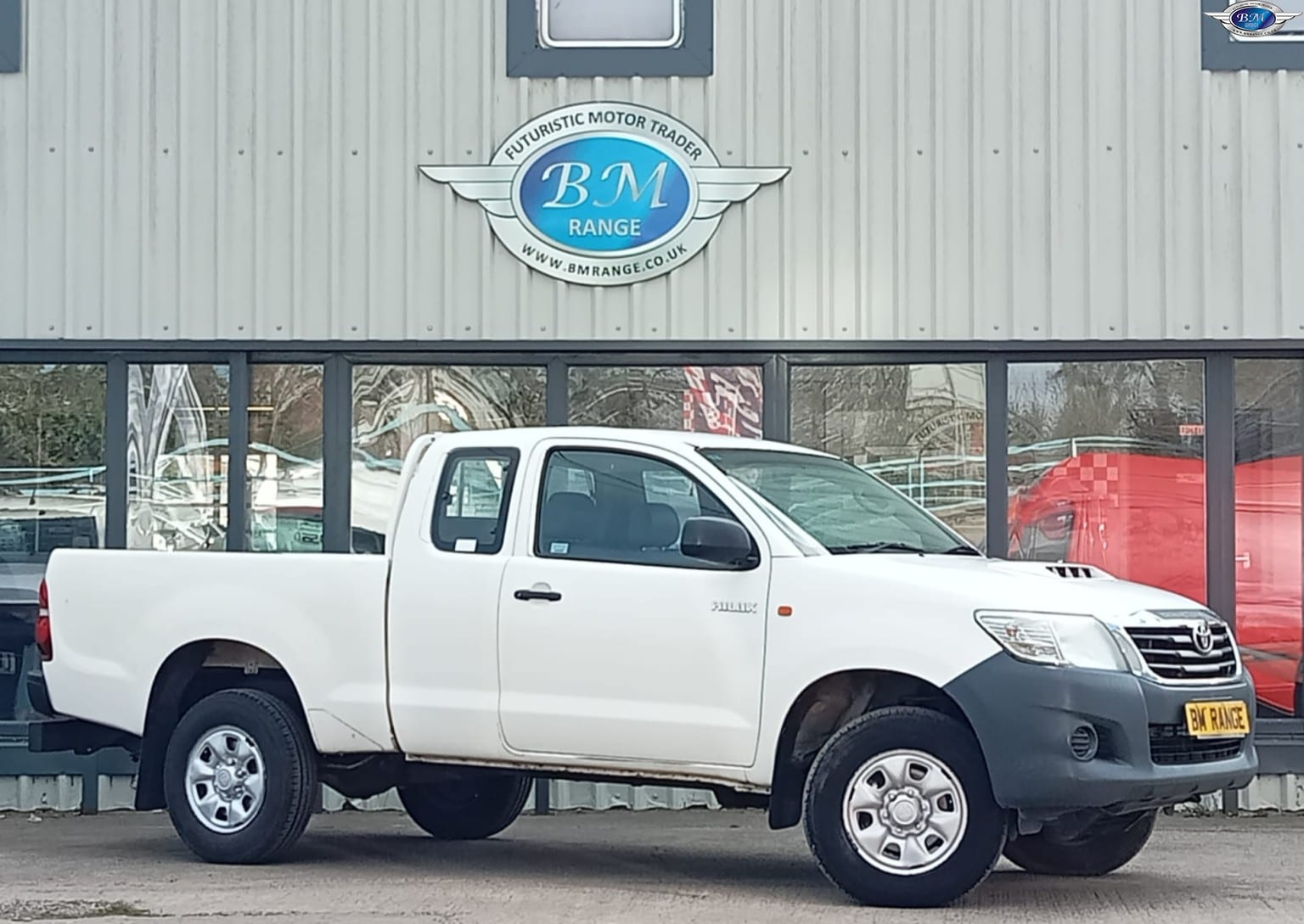 Toyota Hilux - image 1 of 20