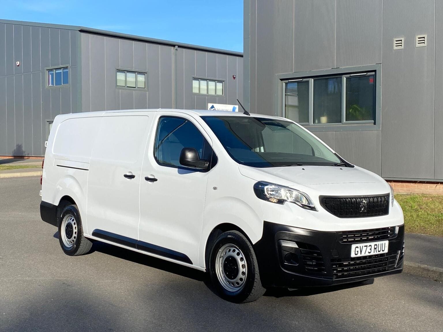 Peugeot Expert - image 1 of 49