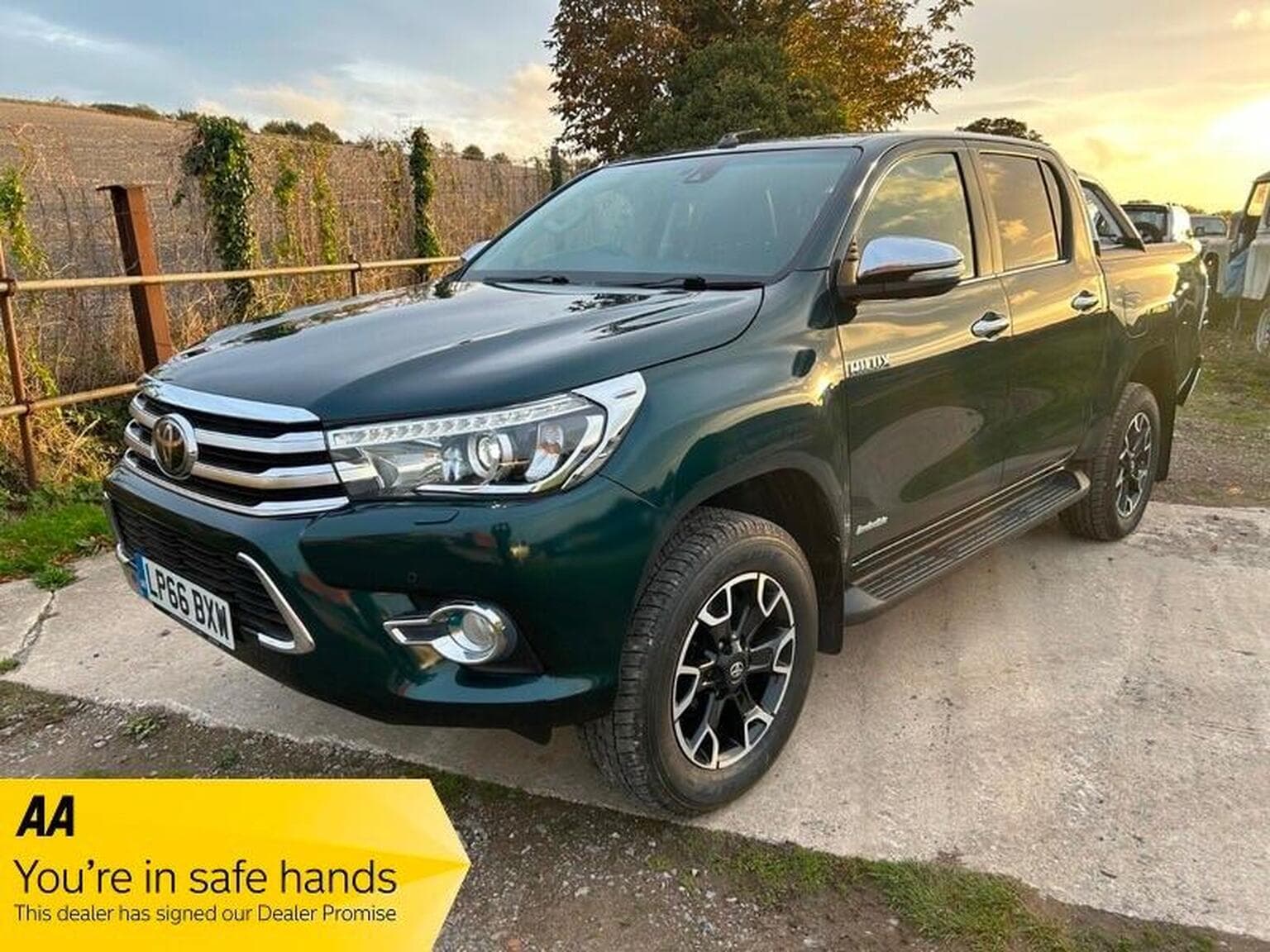 Toyota Hilux - image 1 of 26