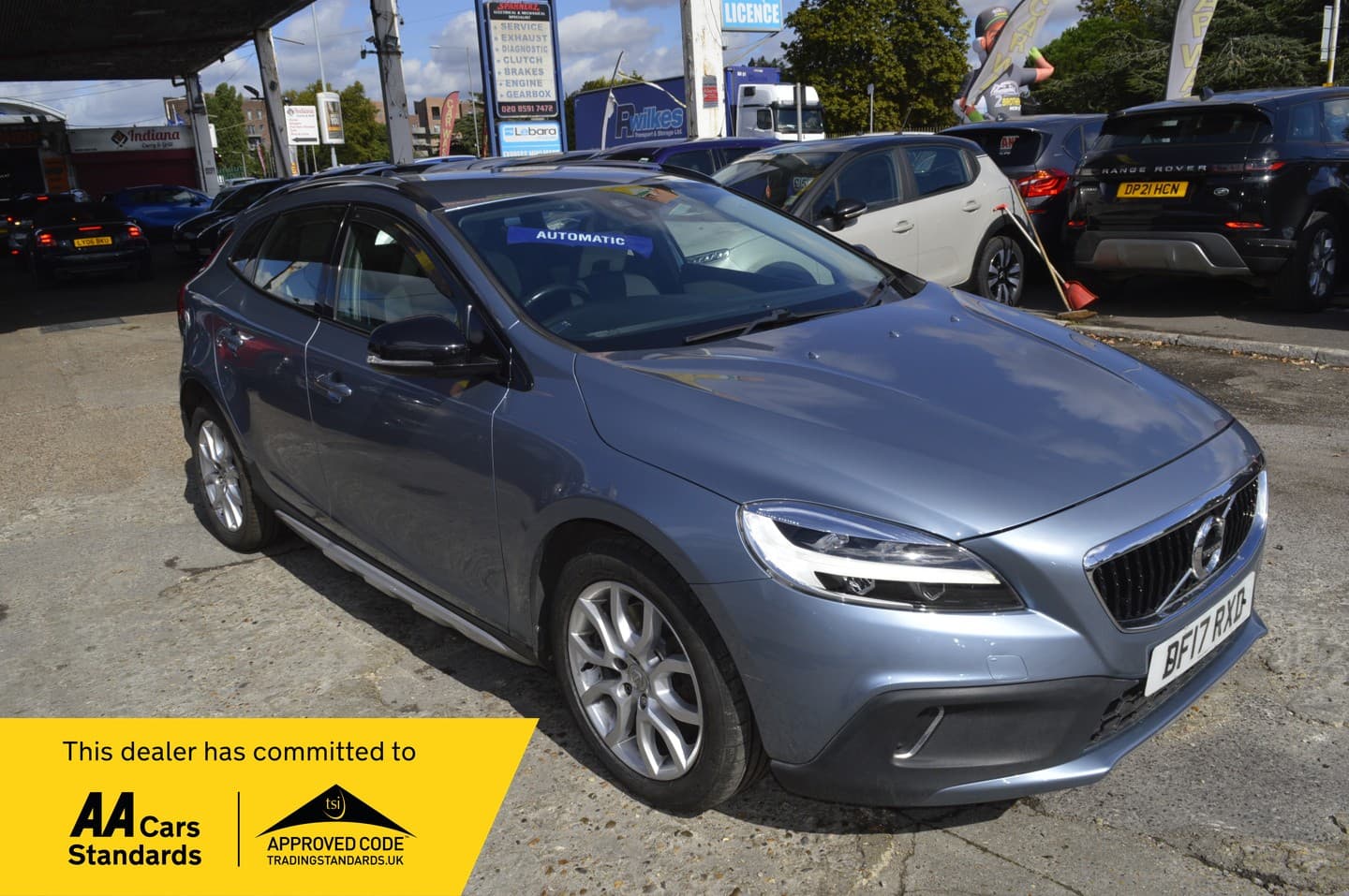 Volvo V40 Cross Country - image 1 of 25