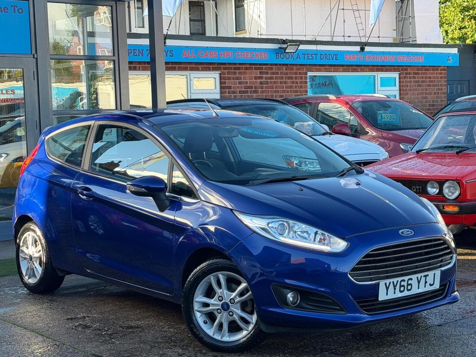 Ford Fiesta - image 1 of 68