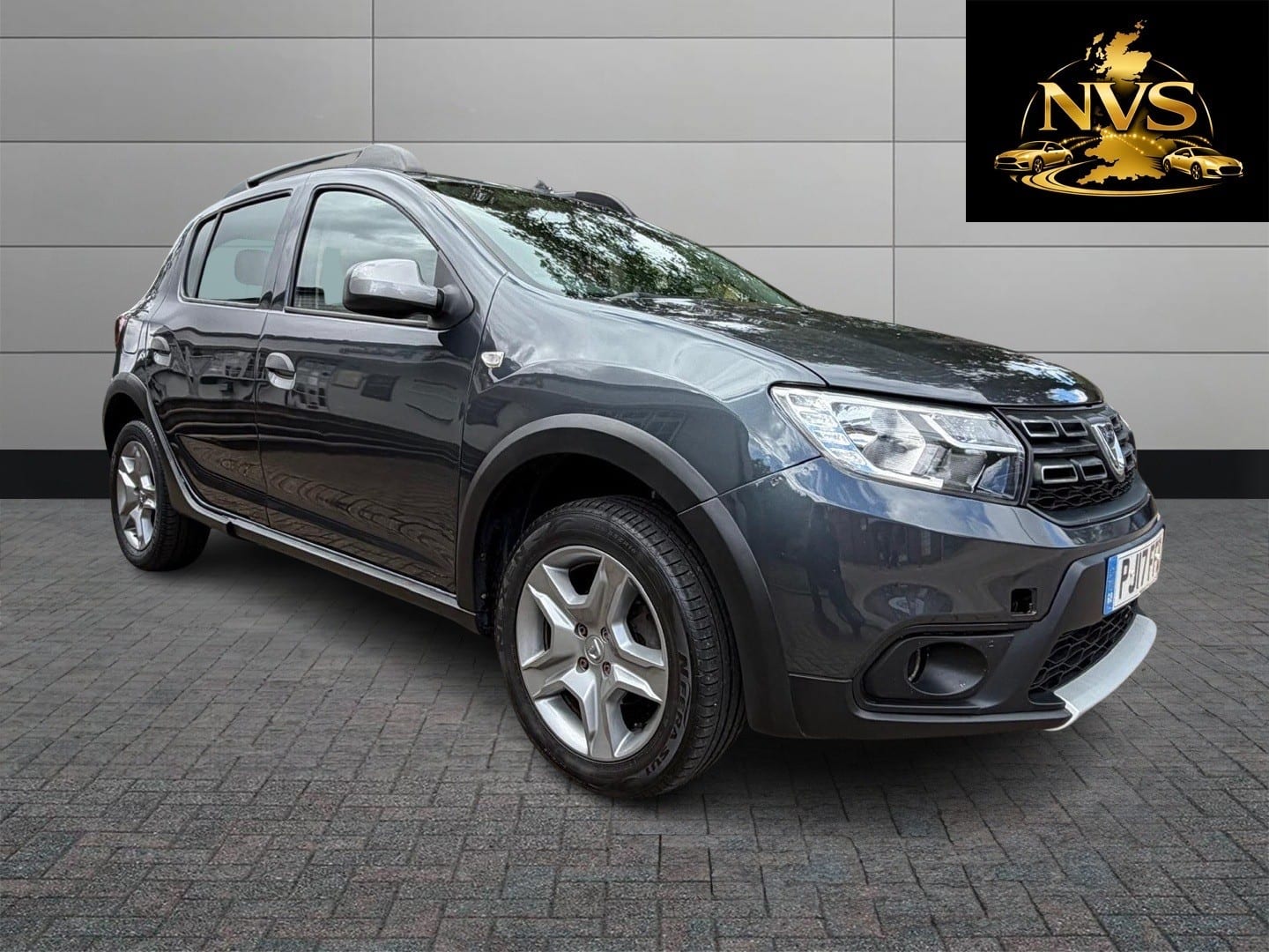 Dacia Sandero Stepway - image 1 of 14
