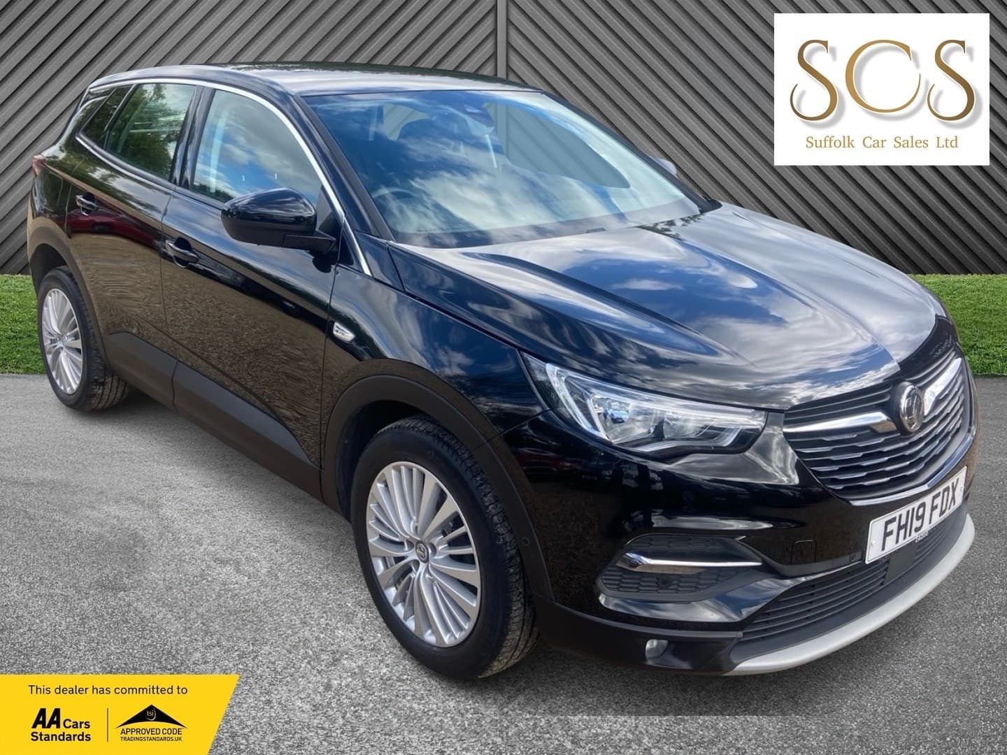 Vauxhall Grandland X - image 1 of 52