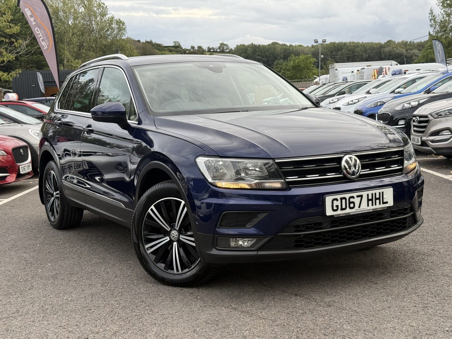 Volkswagen Tiguan - image 1 of 58