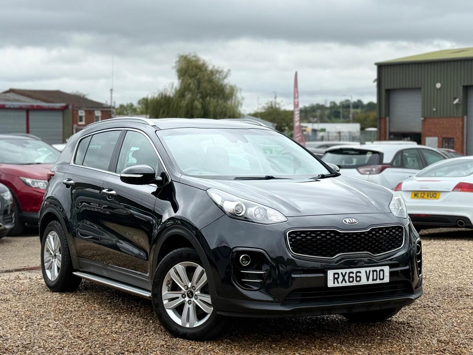 Kia Sportage - image 1 of 46