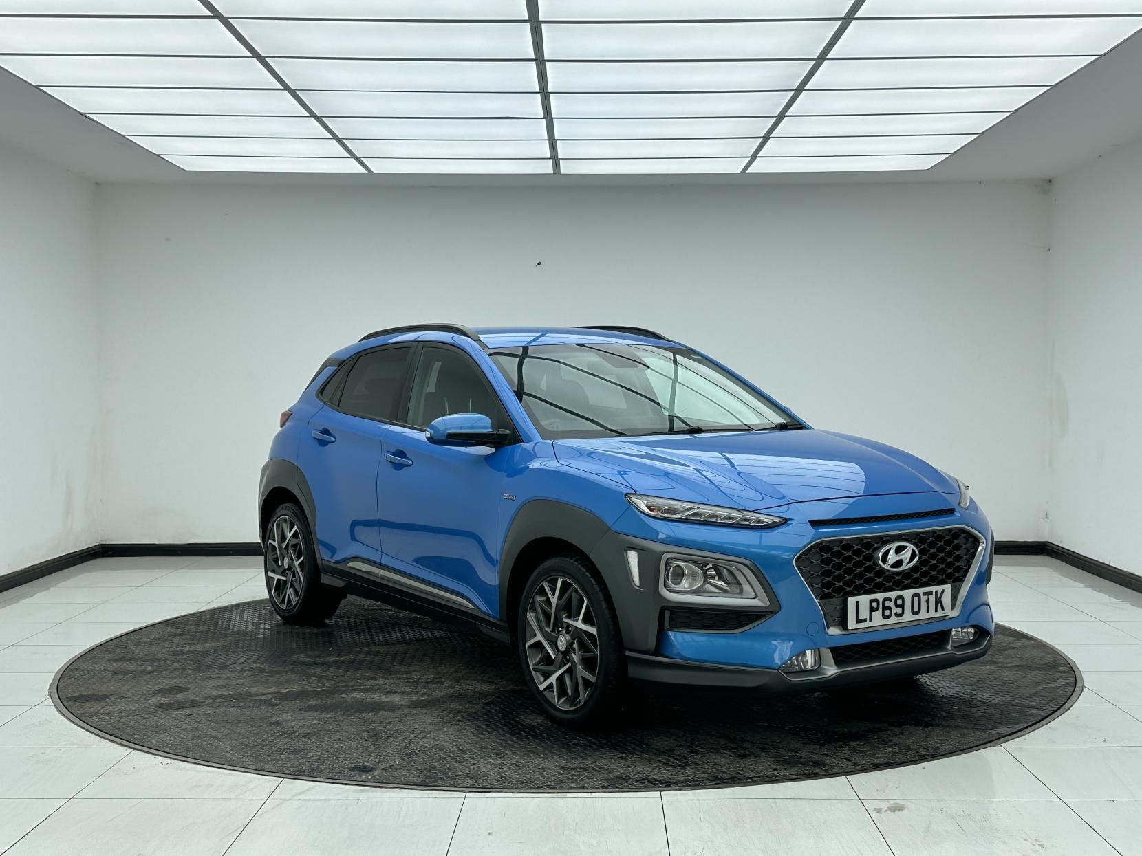 Hyundai Kona - image 1 of 52
