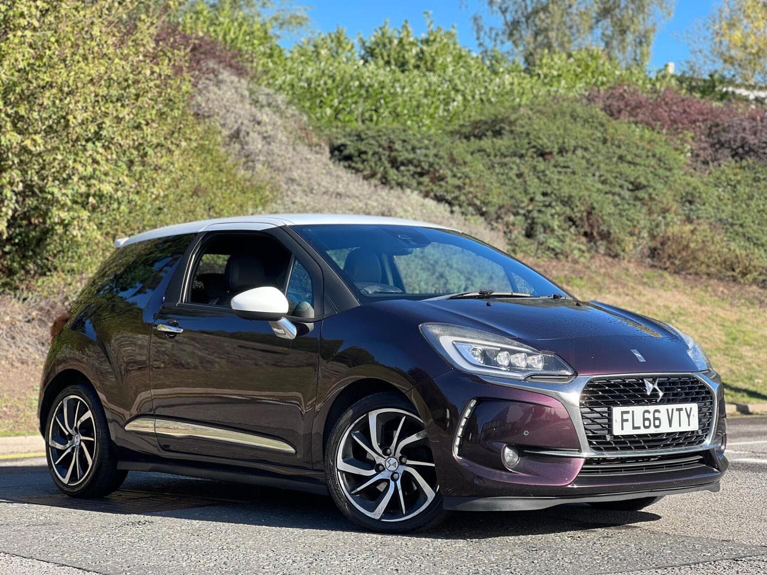 DS Automobiles DS 3 - image 1 of 6