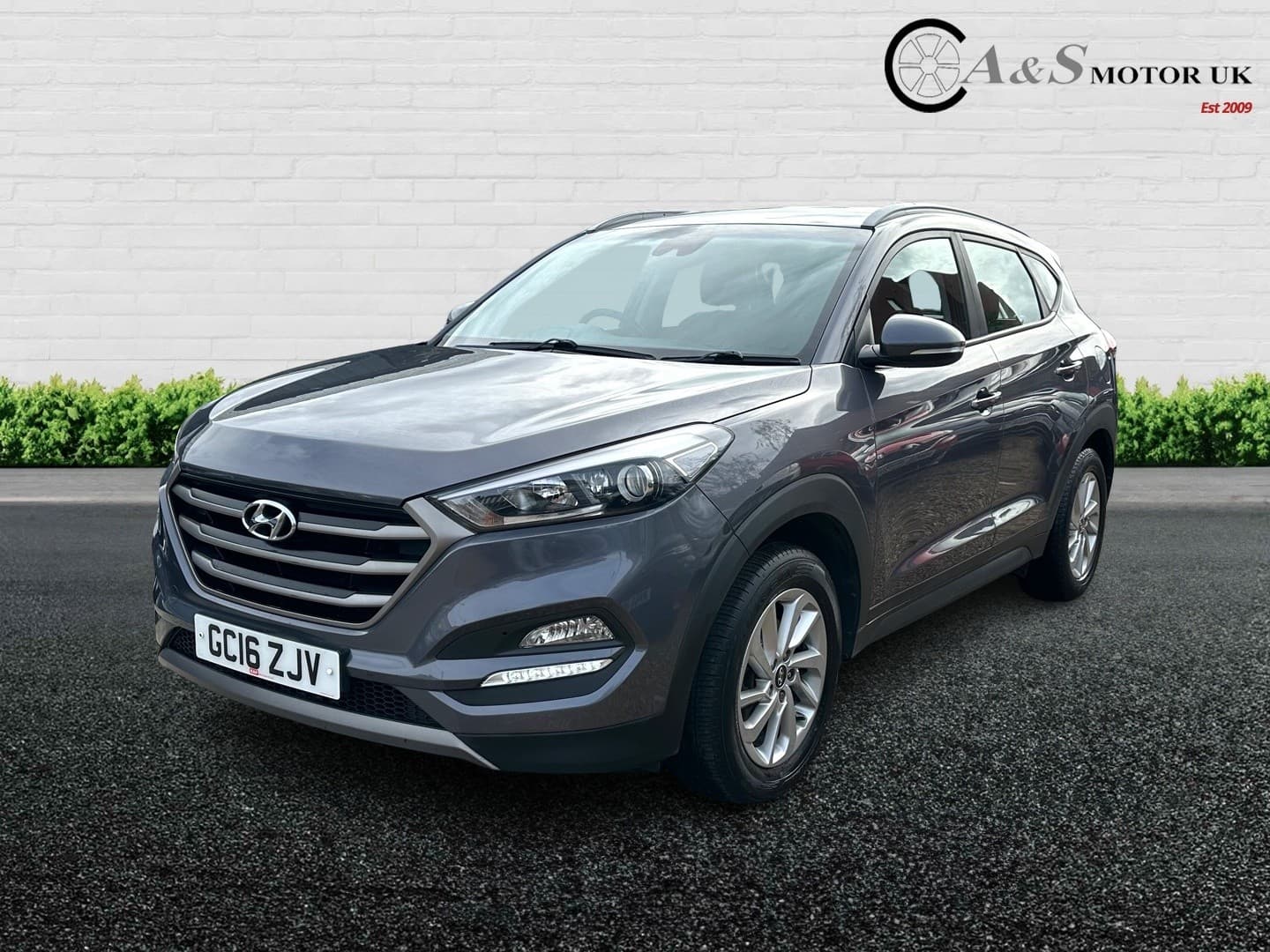 Hyundai Tucson - image 1 of 22