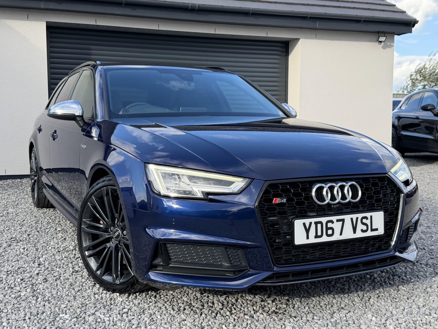Audi S4 Avant - image 1 of 37