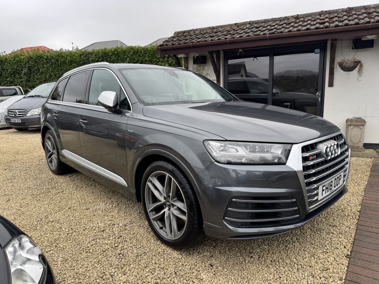 Audi SQ7 - image 1 of 34