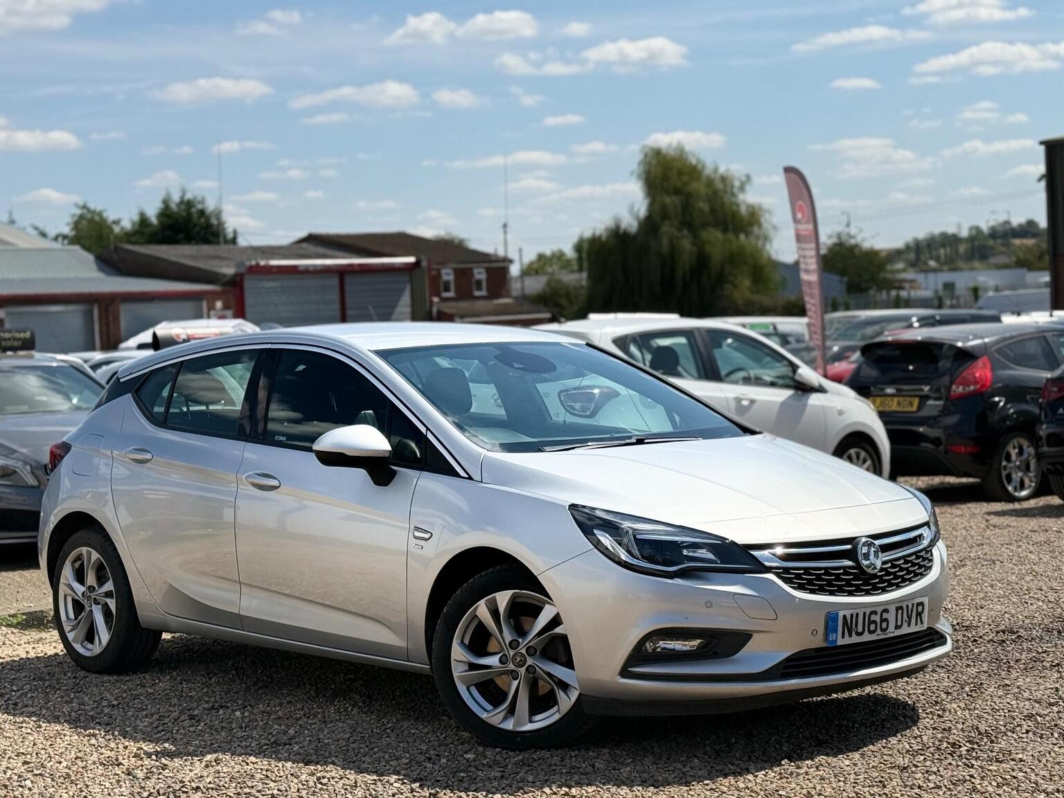 Vauxhall Astra - image 1 of 62