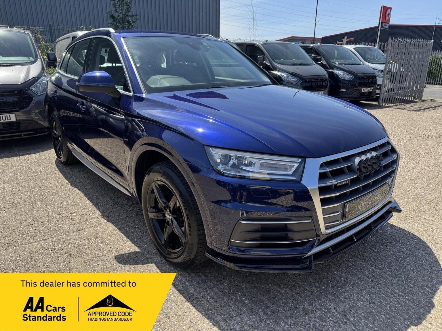 Audi Q5 - image 1 of 40