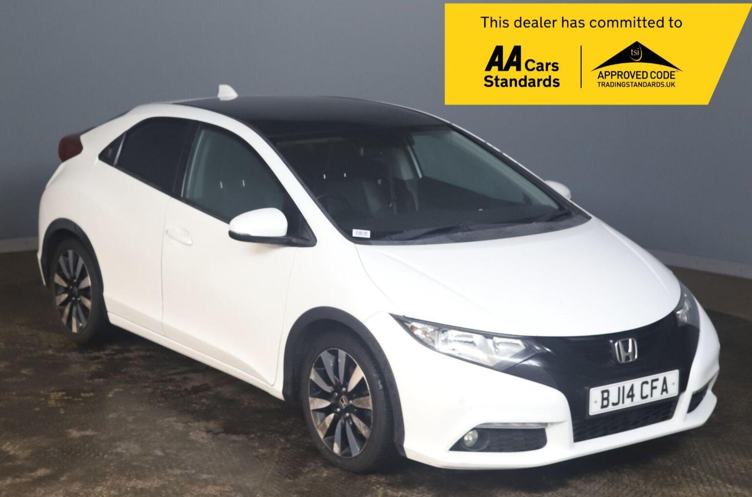 2014 Honda Civic 1.8 i-VTEC SR Euro 5 (s/s) 5dr in white — photo 1 of 4