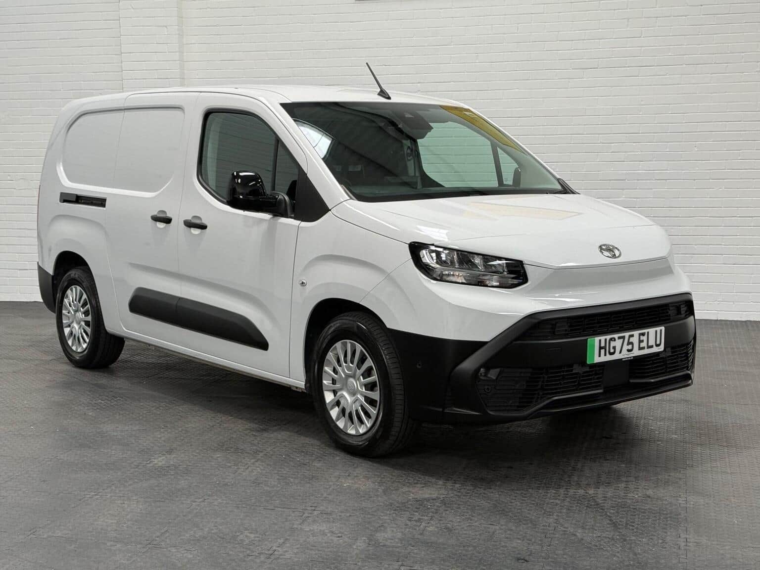 Toyota Proace City - image 1 of 100