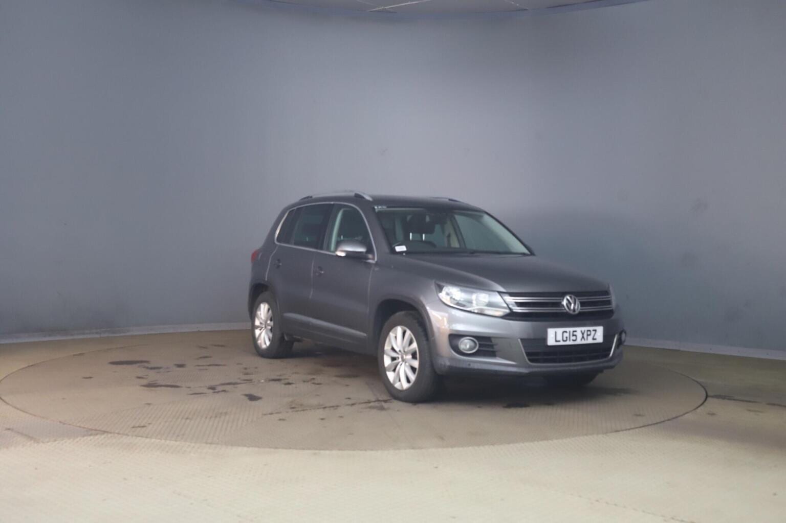 Volkswagen Tiguan - image 1 of 6