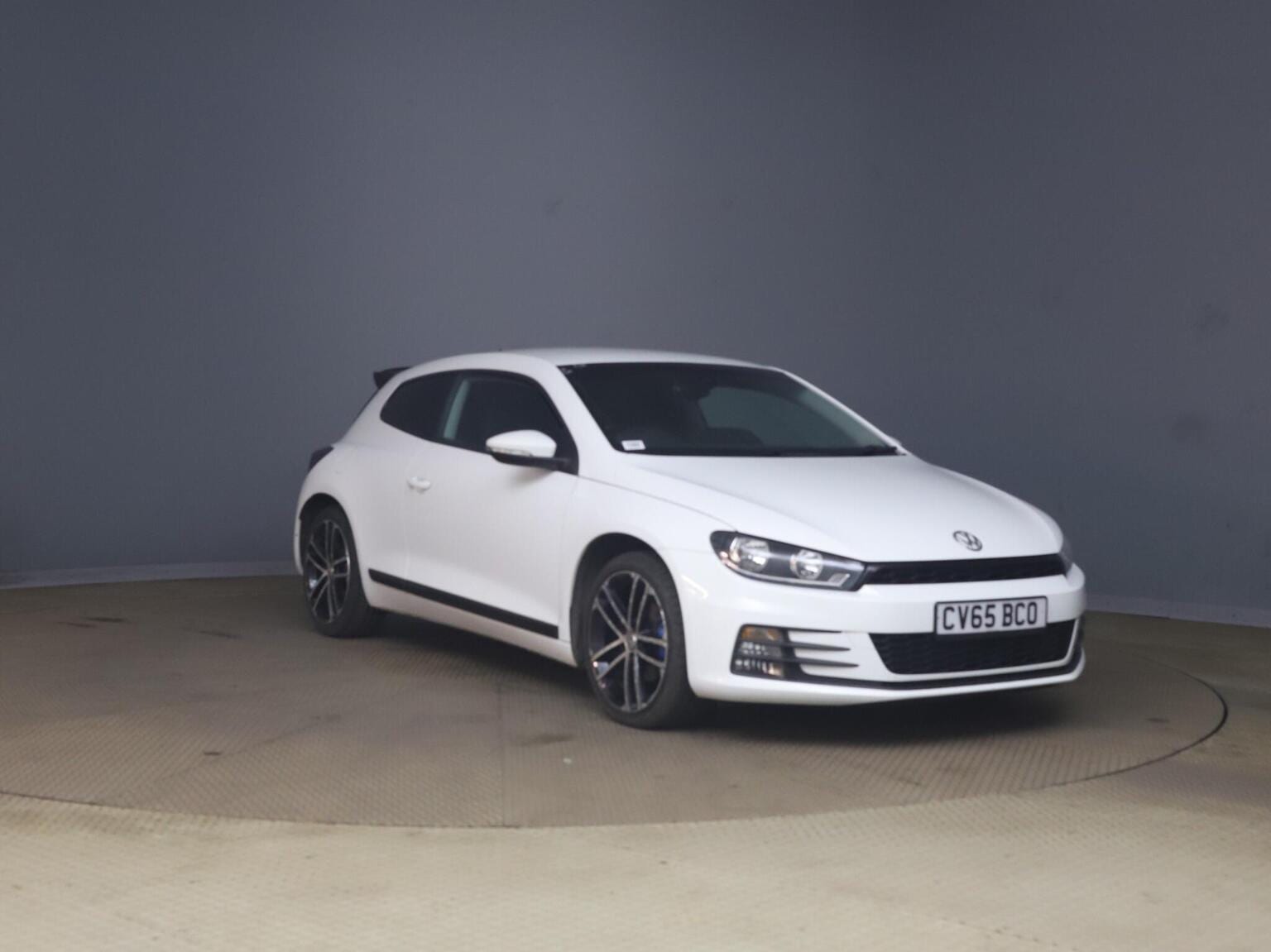 Volkswagen Scirocco - image 1 of 12