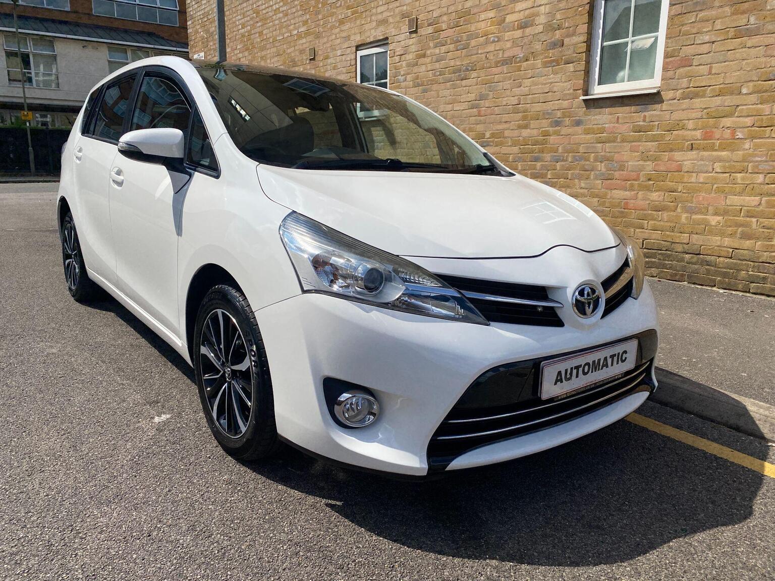Toyota Verso - image 1 of 40