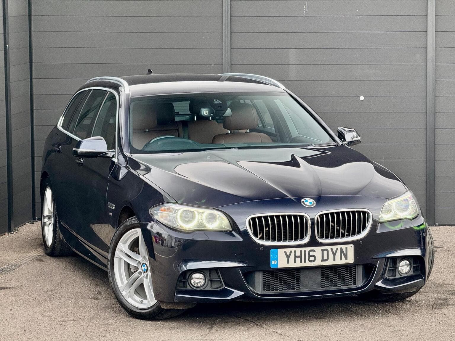BMW 5 Series - image 1 of 79
