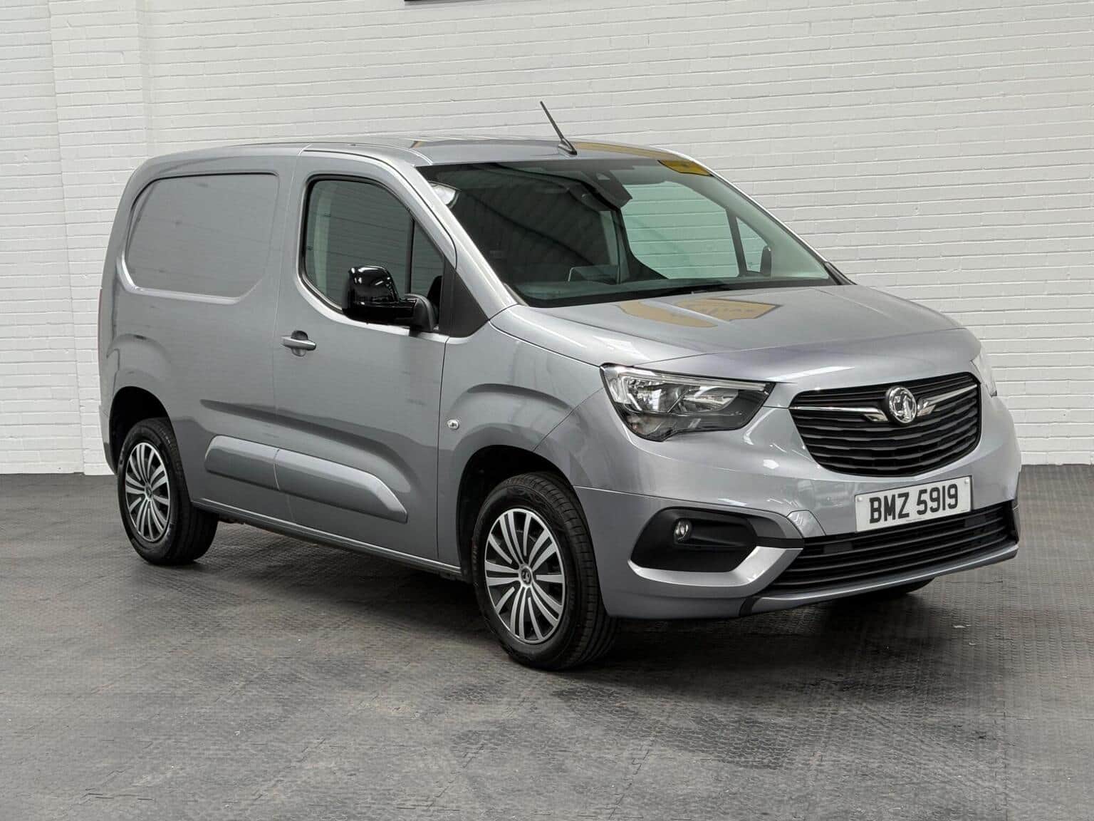 Vauxhall Combo - image 1 of 98
